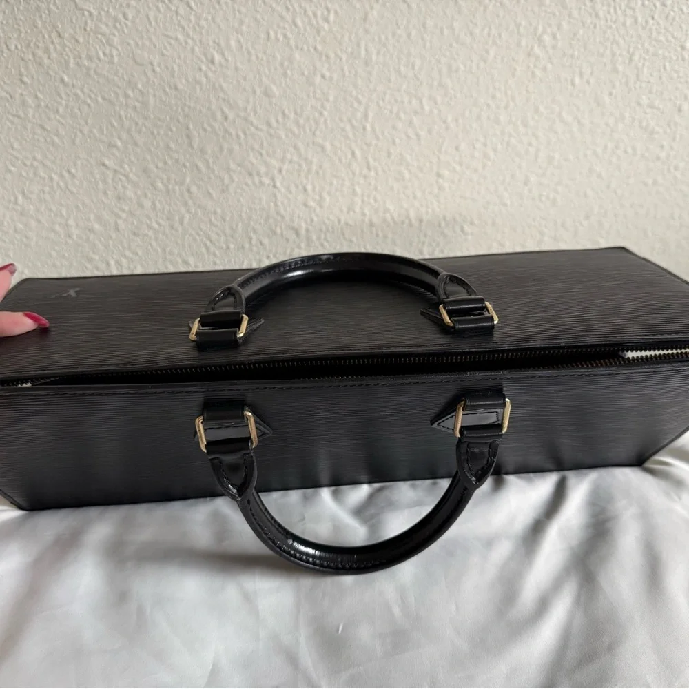 louis vuitton epi sac triangle. - Picture 11 of 13